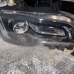 Chrysler 300 Headlight 12V  
