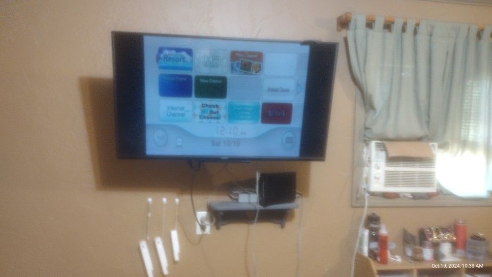 Nintendo WII Console & Guitar Hero Bundle