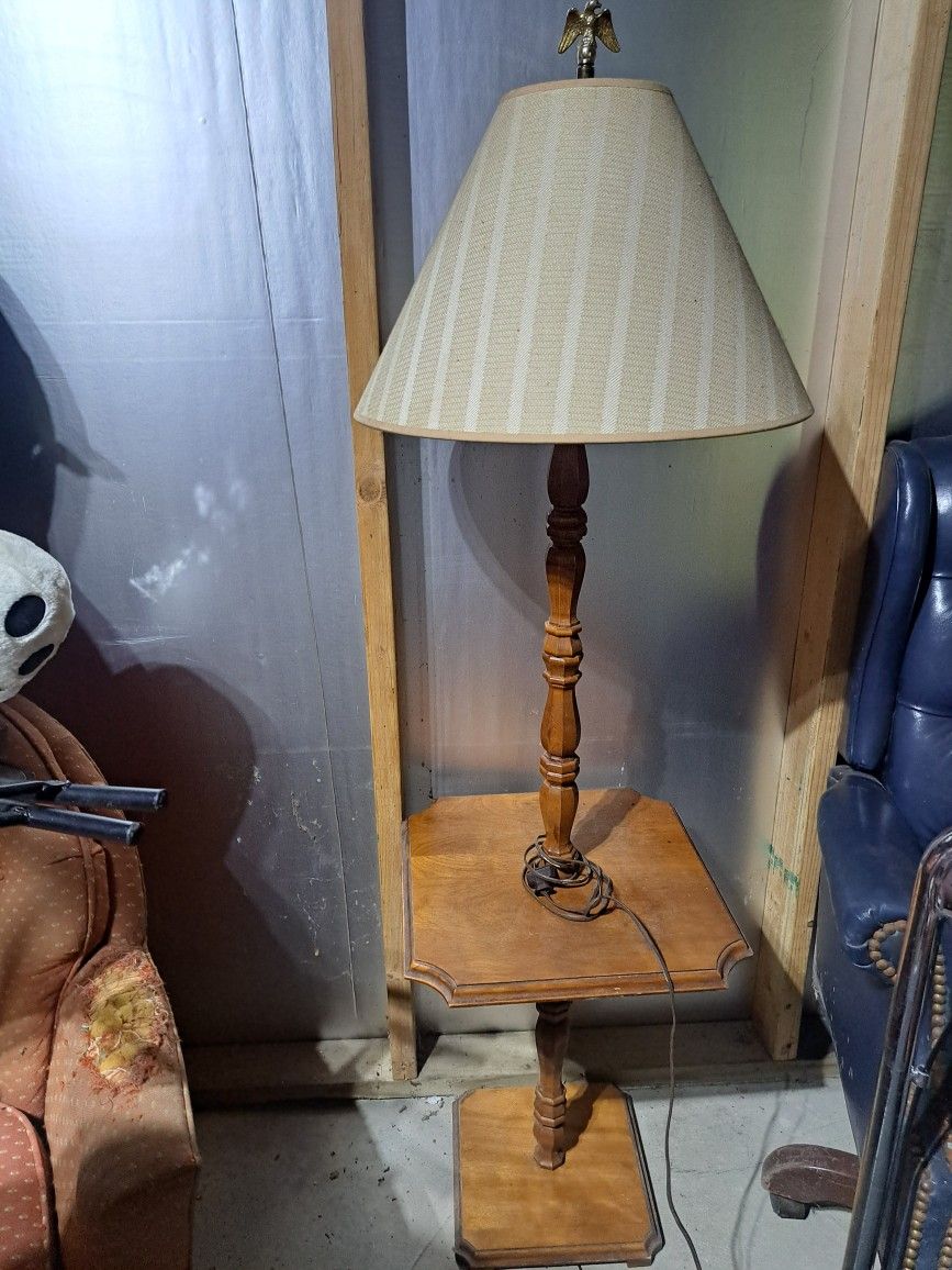 VINTAGE LAMP TABLE