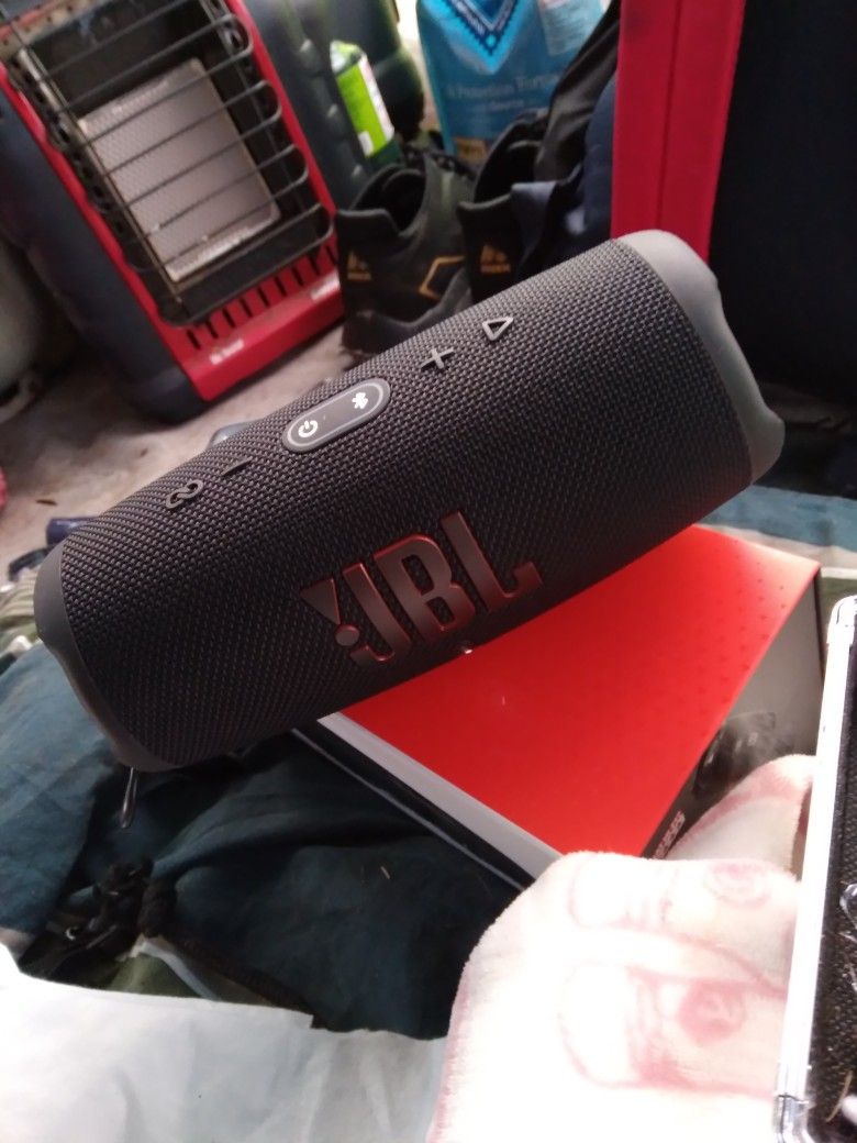 JBL Charge 5