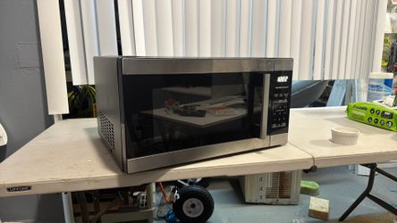 Microwave 0.9–1.0 Cu Ft – Clean & Works Perfect – Like New