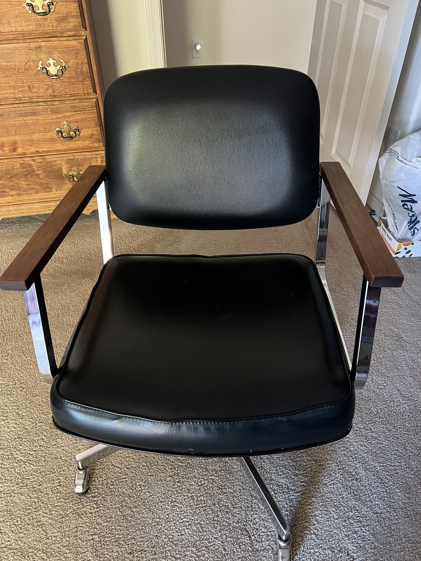 Mid century Arm Swivel Chair
