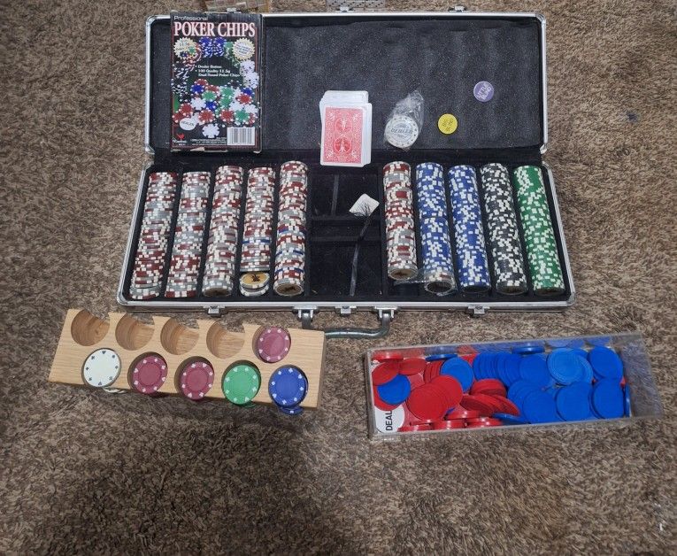 Cabellas Poker Set And Case With Extra Chips And Dice