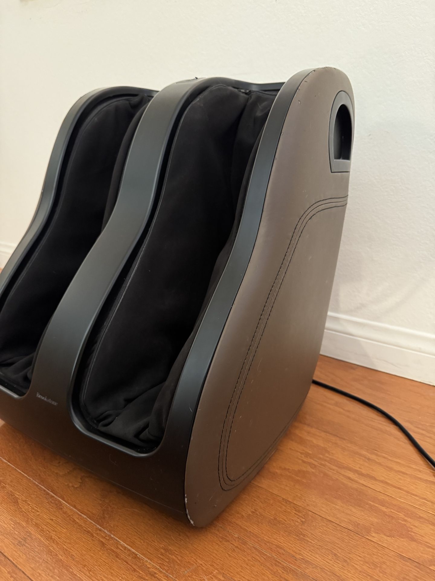 Brookstone Therasqueeze foot Massager