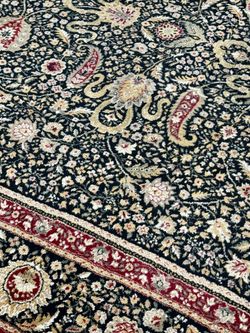 Elegant Traditional Persian-Style Area Rug