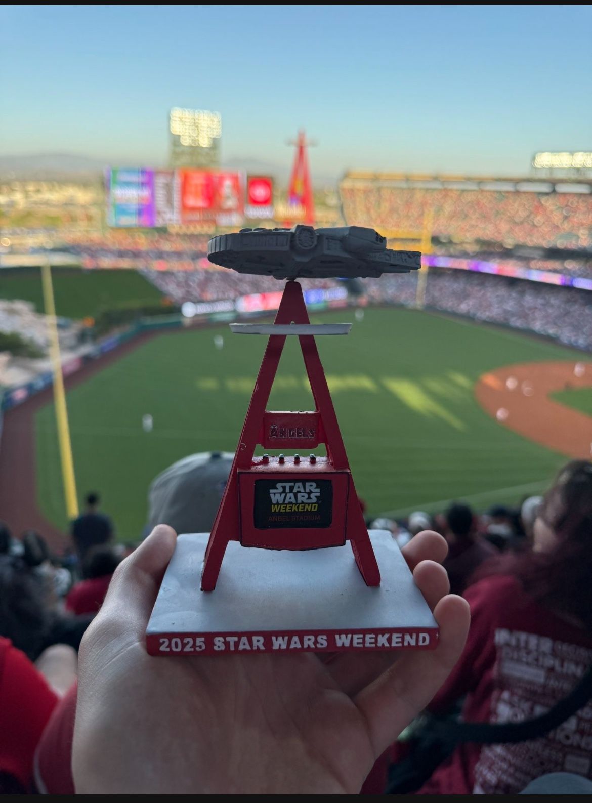 エンゼルス球場配布　スターウォーズナイト　ミレニアムファルコBIG A Giveaway: Big A & Millennium Falcon Question : r/angelsbaseball