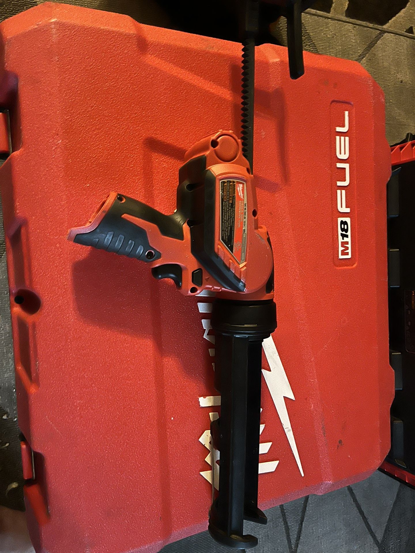 Milwaukee 2441-20 M12 CAULK AND ADHESIVE GUN TOOL ONLY
