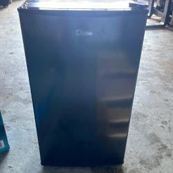 Midea 3.3 Cu. Ft single door fridge