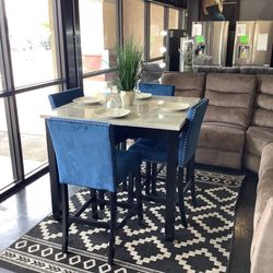 Beautiful Dining Table Set