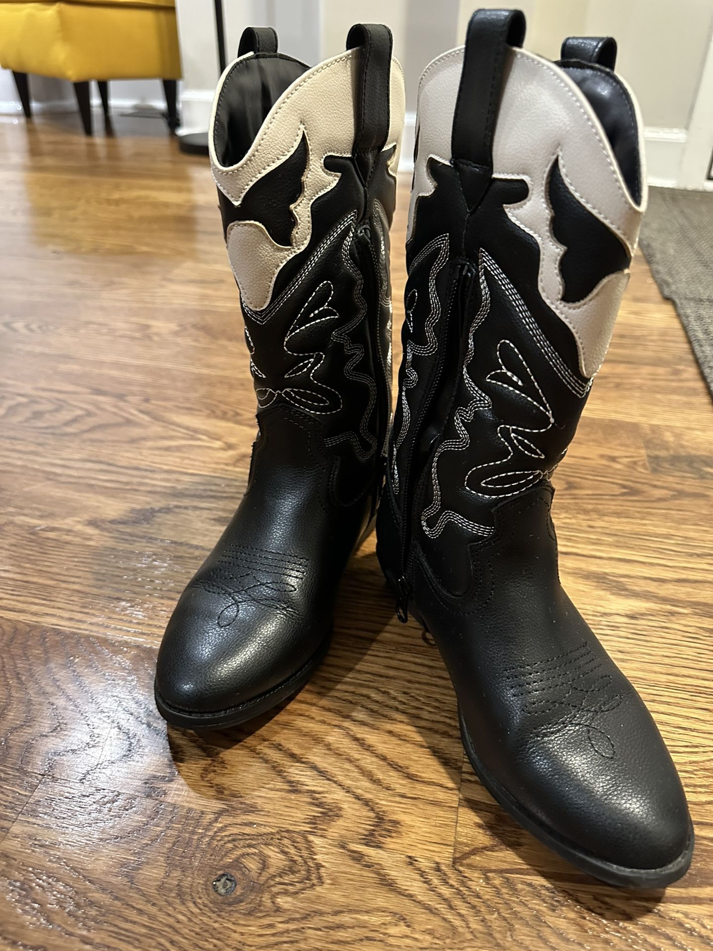 Girls’ Bri Western Boots size 2