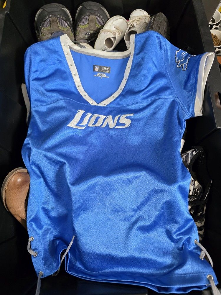 Women's NFL Lions Jersey 
Size Medium 
