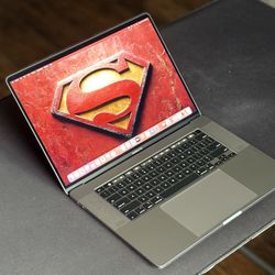 MacBook Pro 16” 32gb / 1TB (8Core i9)