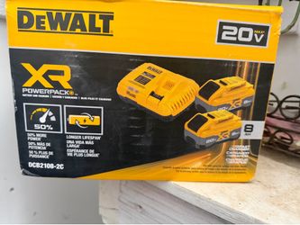 DEWALT 20 -Volt 2 -Pack Lithium-ion (8 Ah 8 Ah Battery and charger