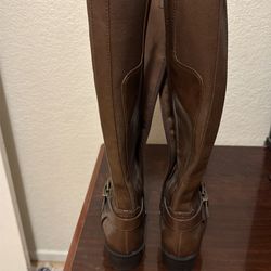 Women size 6 Boots