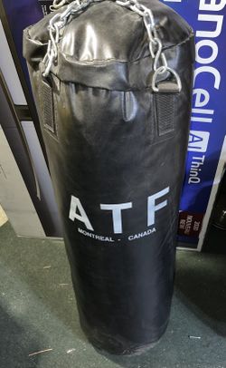 Black heavy bag mint condition , with accessories