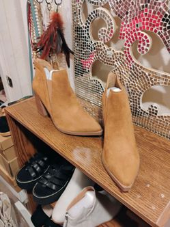 Women's shoes