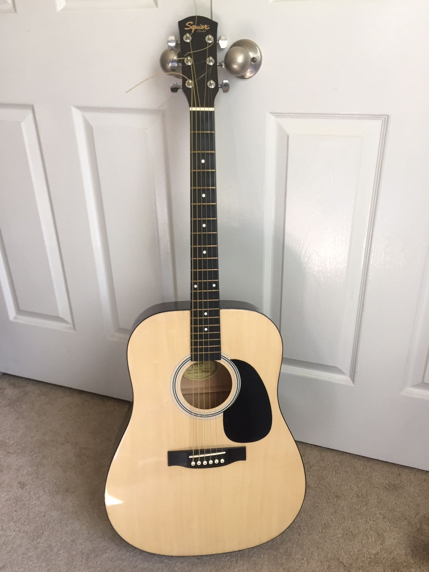 Squire acoustic guitar w/gig bag