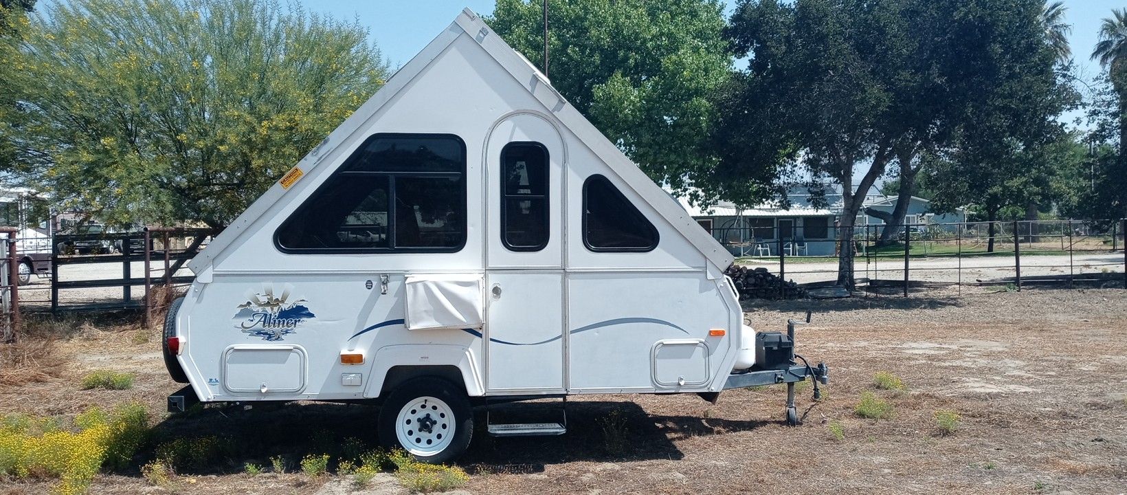 2004' 10' Ft Aliner Pop Up Camper Trailer With Air Conditioner