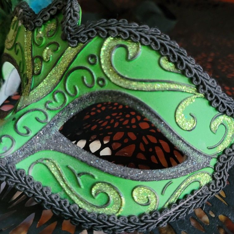 Masquerade Mask Green With Feathers