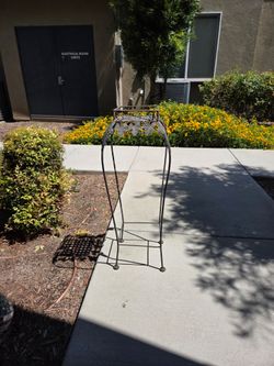 Metal vintage plant  stand 38 inches tall