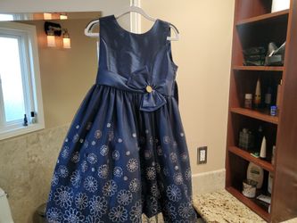 New Holiday Dress (Size 8)