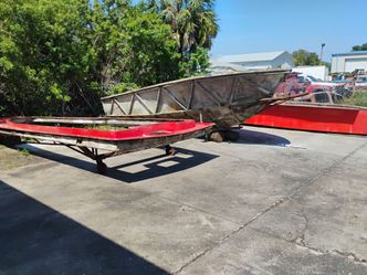Classic 25 ft center console same as Contender Seavee Rampon white water