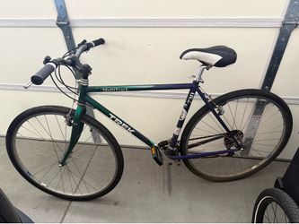 Trek Multitrack 730 hybrid commuter beach bike