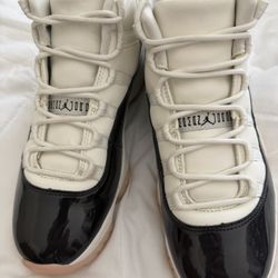 Women’s 81/2 Nike Retro 11