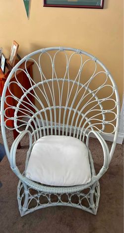 Peacock Chair / White Chair