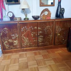 Stunning vintage Drexel Heritage Chinoiserie style credenza / buffet server.