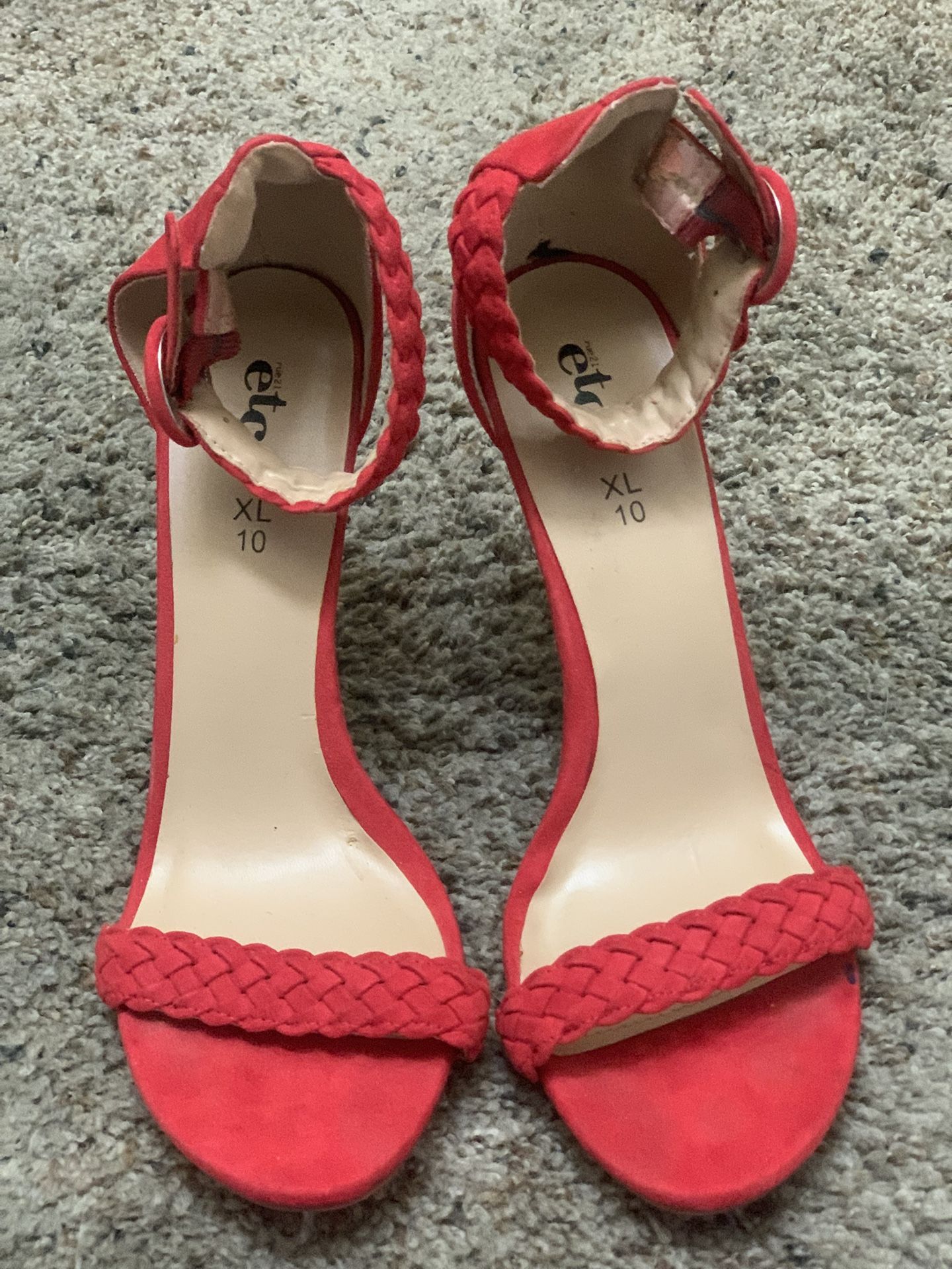 10 Red Heels