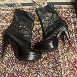 Vera Wang Leather High Heels Size 10