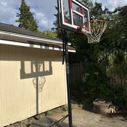 LIFETIME ADJUSTABLE PORTABLE BASKETBALL HOOP