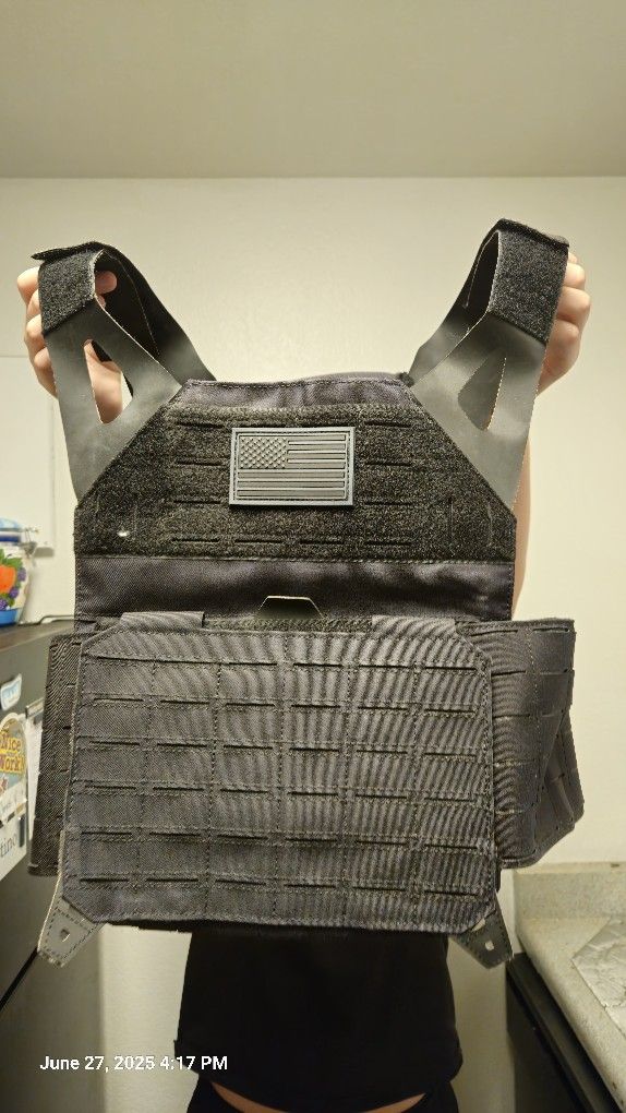 TACTICAL VEST