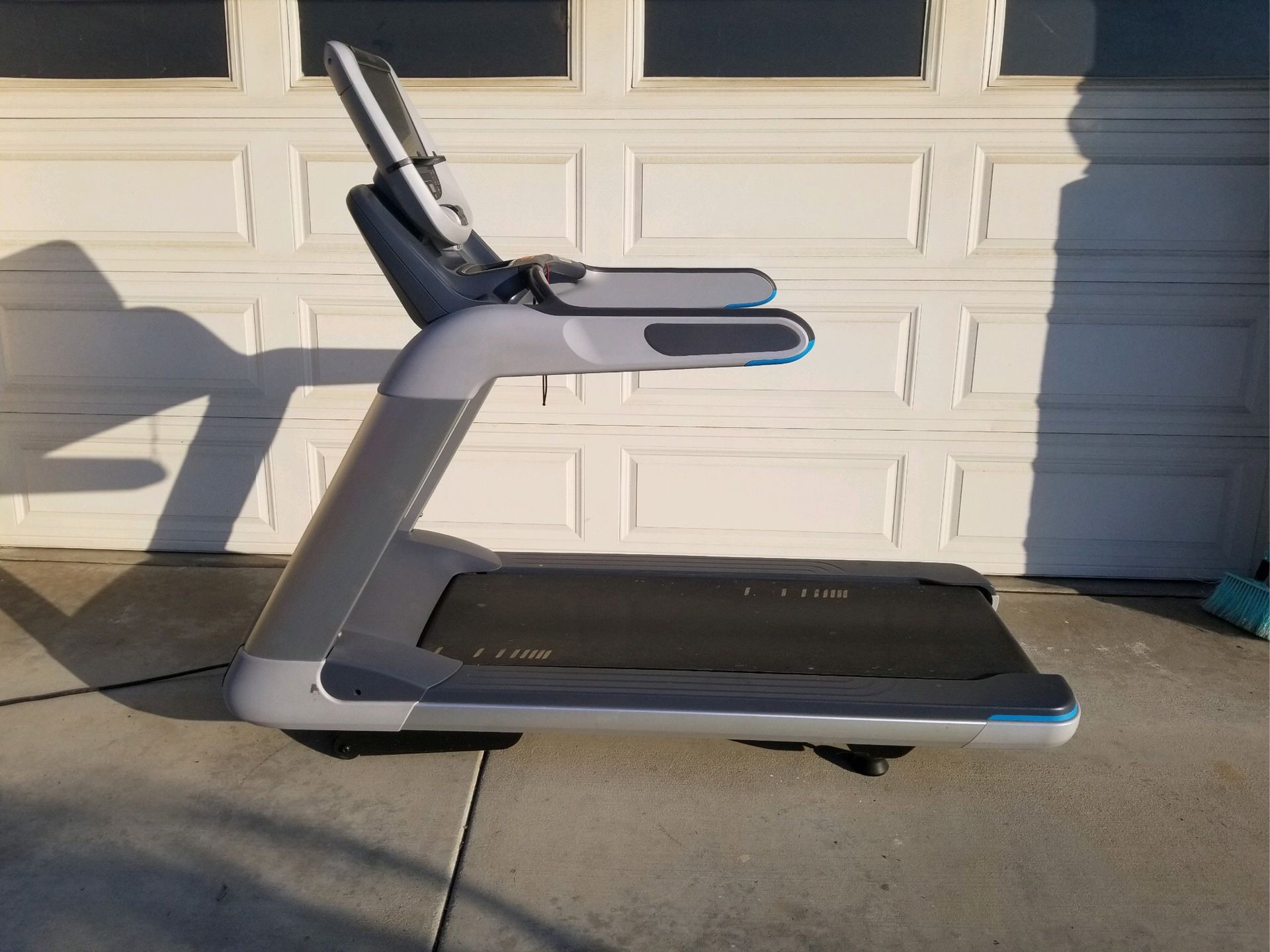 Precor Treadmill for Sale in Riverside, CA OfferUp