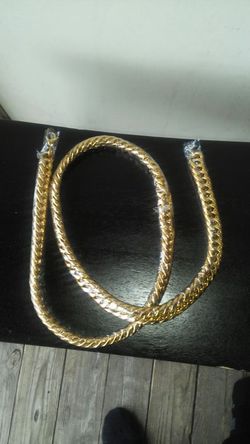 Gold chain 40inch long 20mm wide