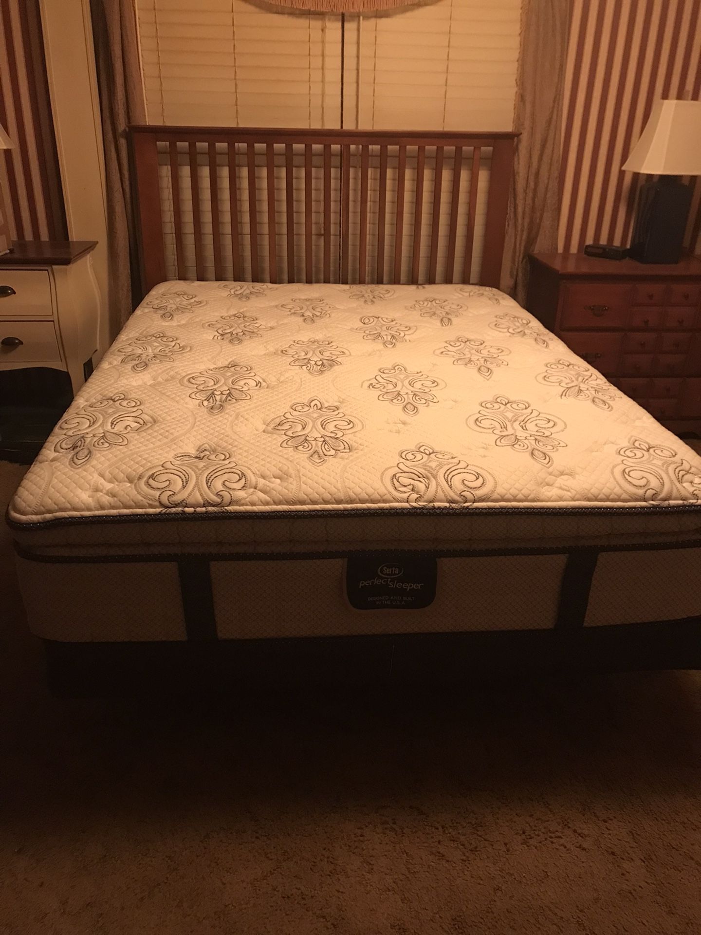 Queen Mattress / Box Spring 