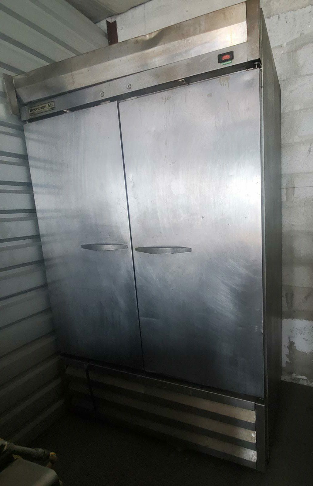 Commercial refrigerator