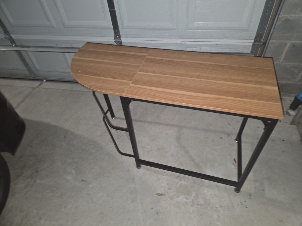 Computer Desk (Walnut/Black)