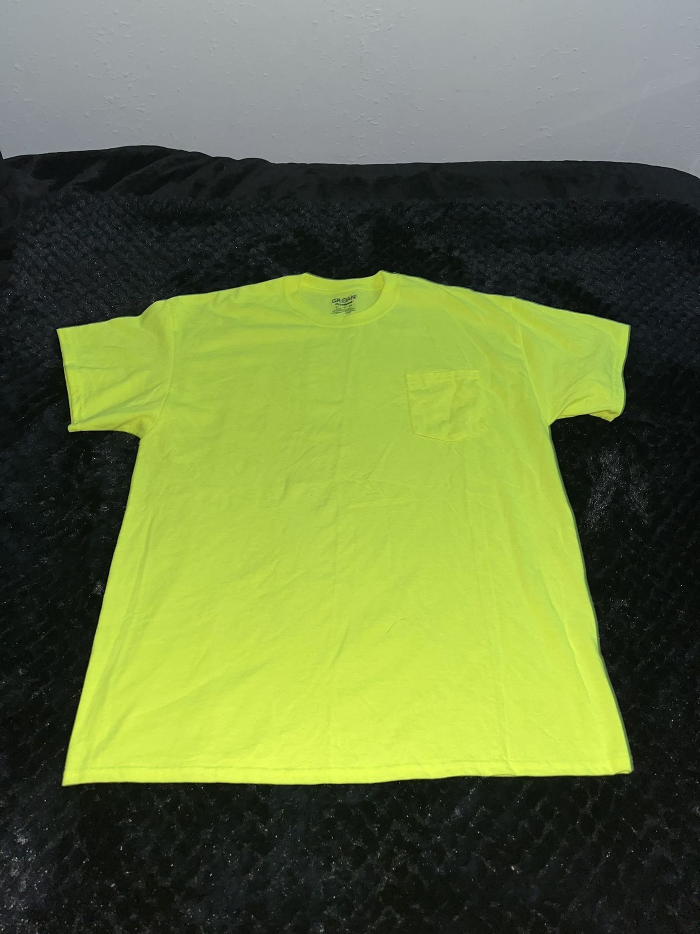 Yellow Gildan pocket tee size XL
