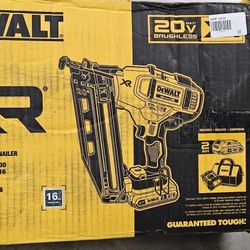 Dewalt 20V MAX XR 16-Gauge Electric Cordless Angled Finishing Nailer Kit