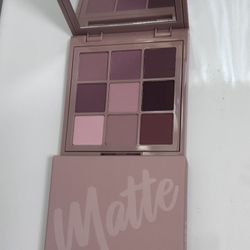 Huda Beauty Eyeshadow Pallet