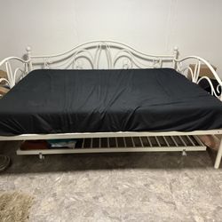 Full Size Bed With Trundle