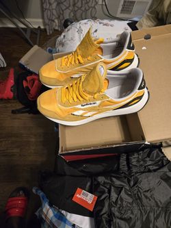 Yellow Rebook Size 11