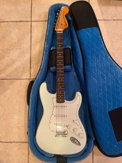 Squier Classic Vibe FSR Stratocaster w/ Reunion Blues Hardshell Case (Brand New)