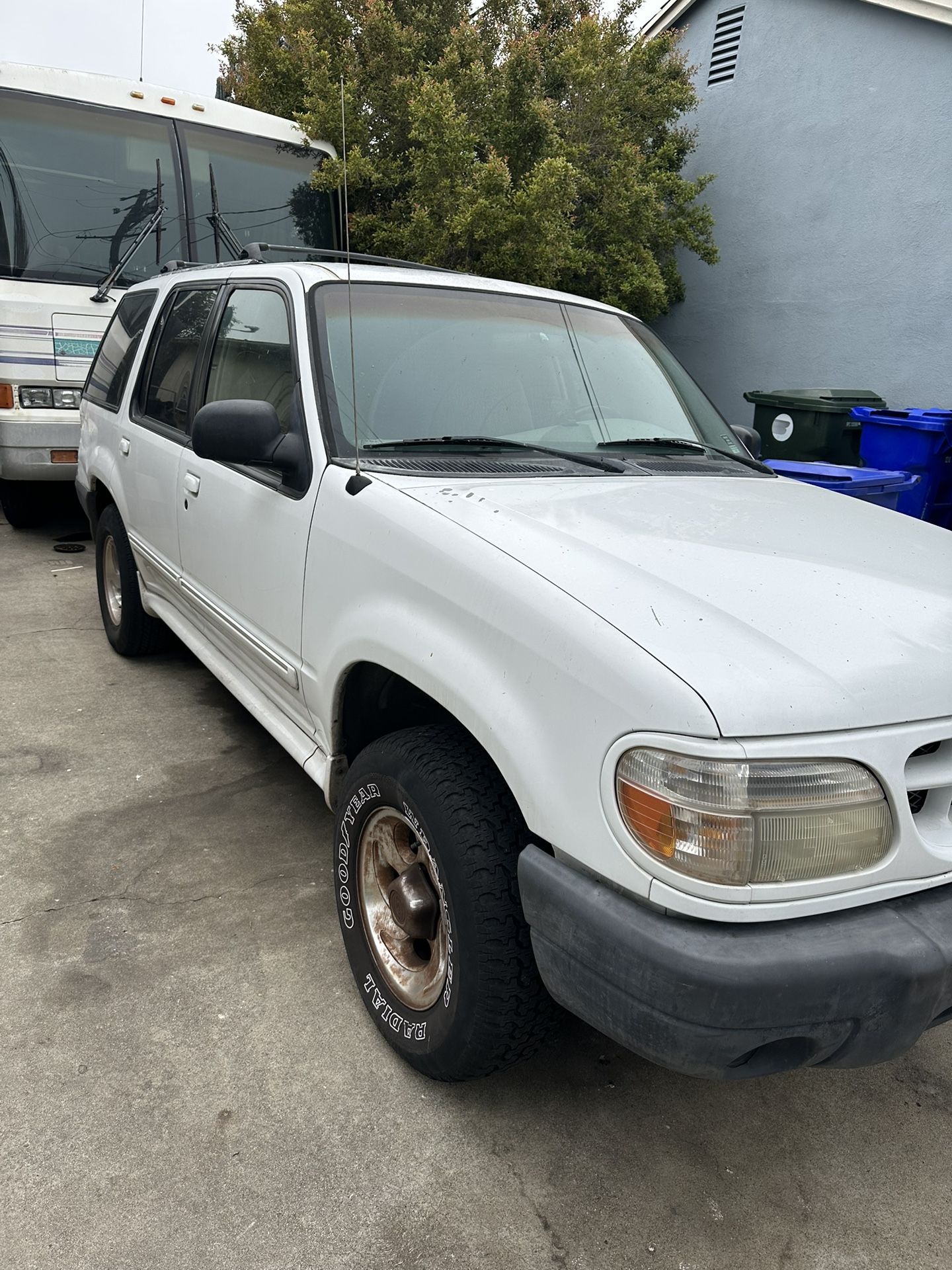 2000 Ford Explorer
