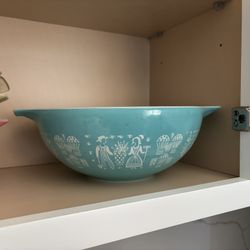 Pyrex Large mixing bowl 