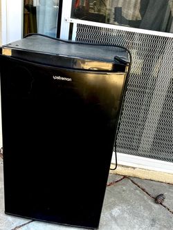 Upstreman mini fridge