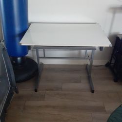 Art Table Good Condition 
