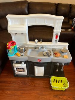 STEP2 KITCHEN AND ACCESSORIES